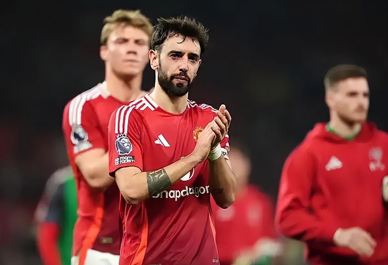 开云官方网站 -关键时刻突围战来临，埃因霍温围绕英超调整名单，球迷炸锅，团队化学反应显著 