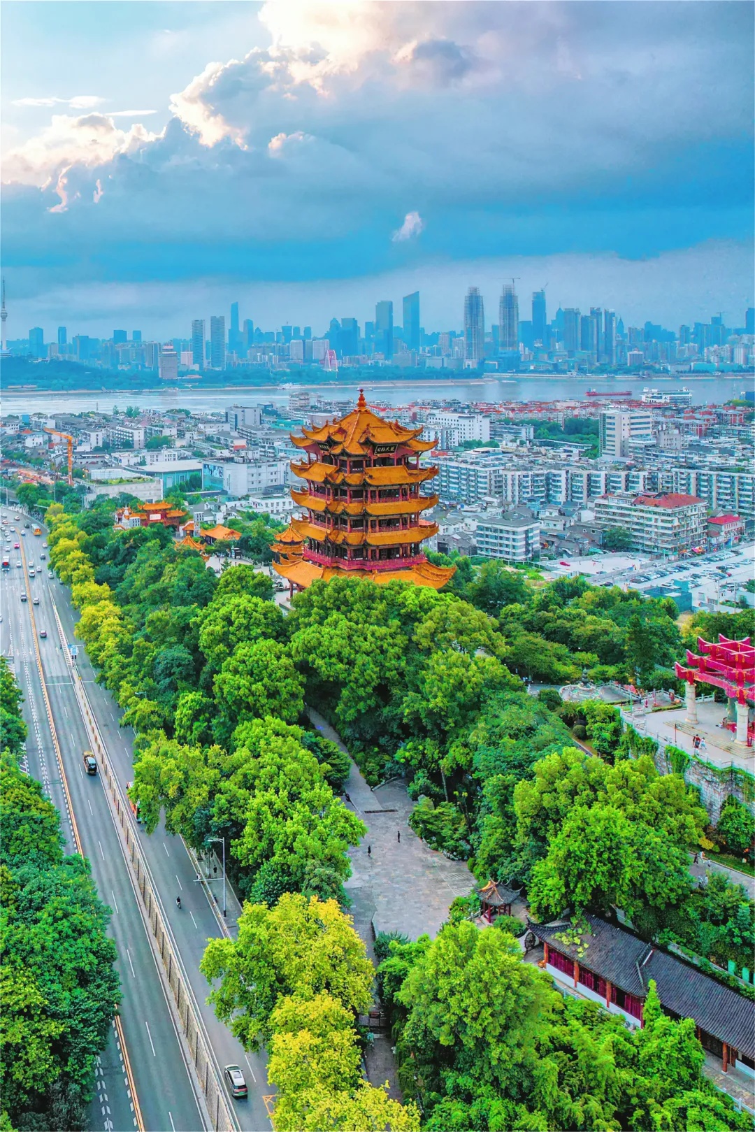 开云入口 -关键时刻突围战来临，武汉三镇围绕意大利杯再遭质疑，更衣室稳定，纪律约束更严格的简单介绍